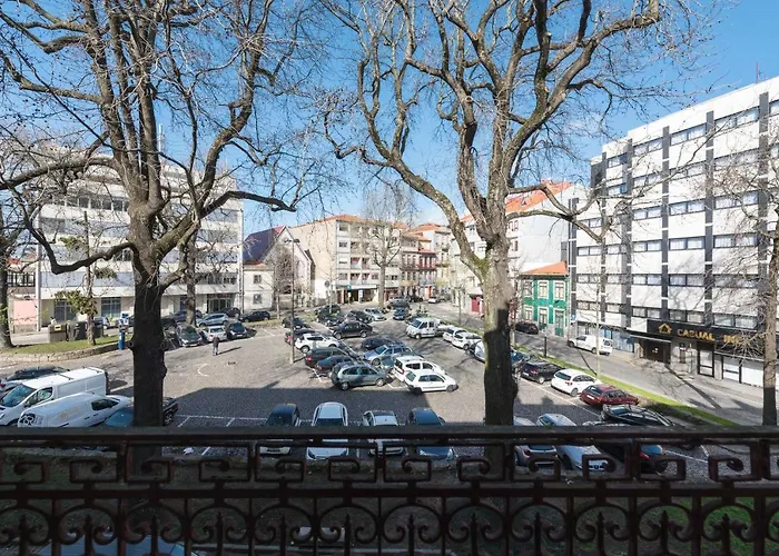 Lovelystay - The Porto Getaway Duplex - Free Parking