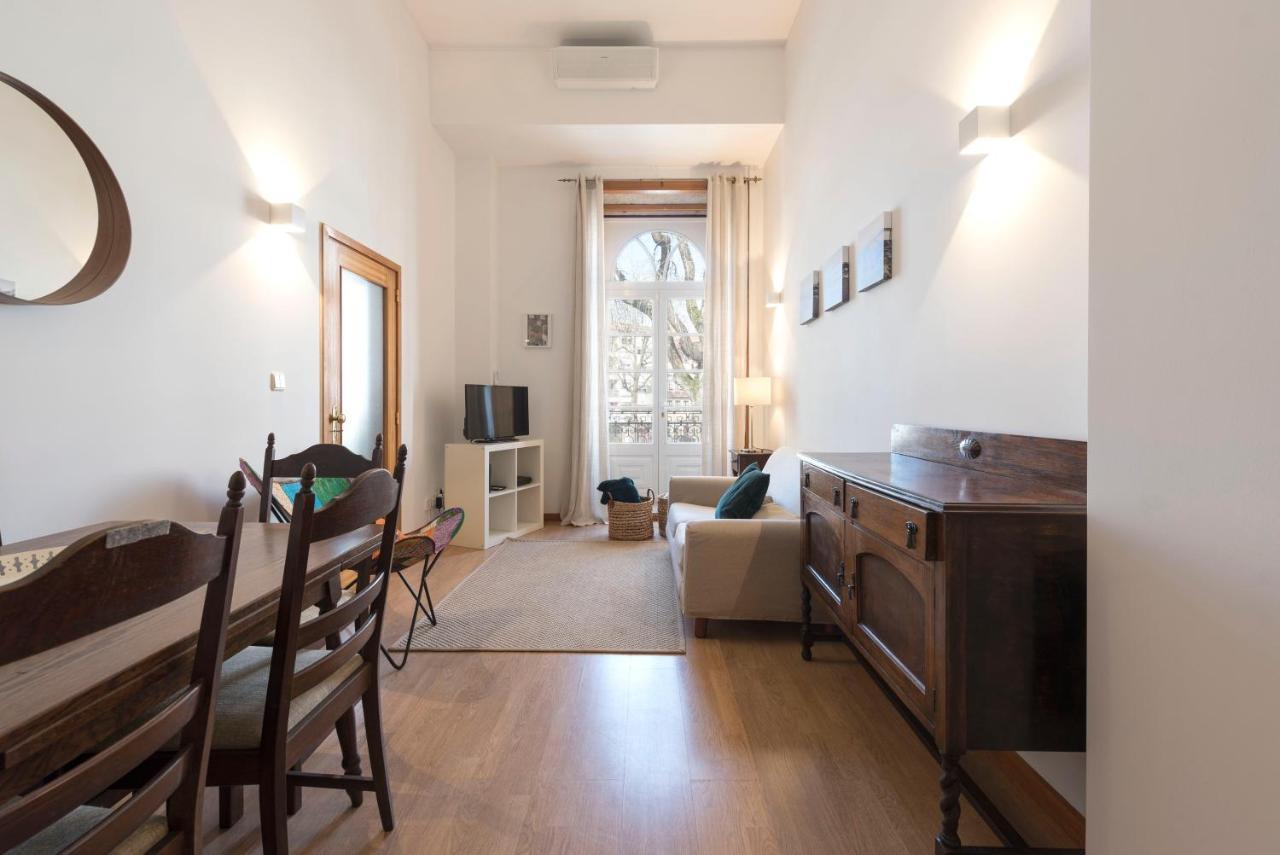 Lovelystay - The Getaway Duplex - Free Parking Apartment